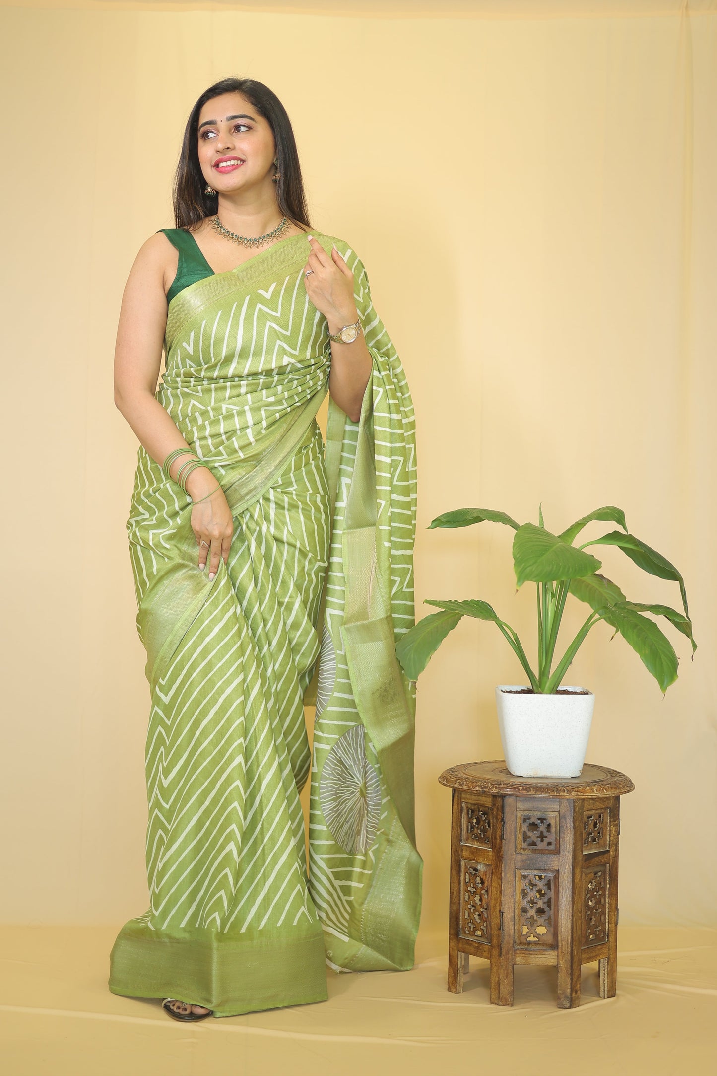 Light green Graceful Pure Soft Silk Handloom Saree with Contemporary Geometric Patterns and Matching Blouse