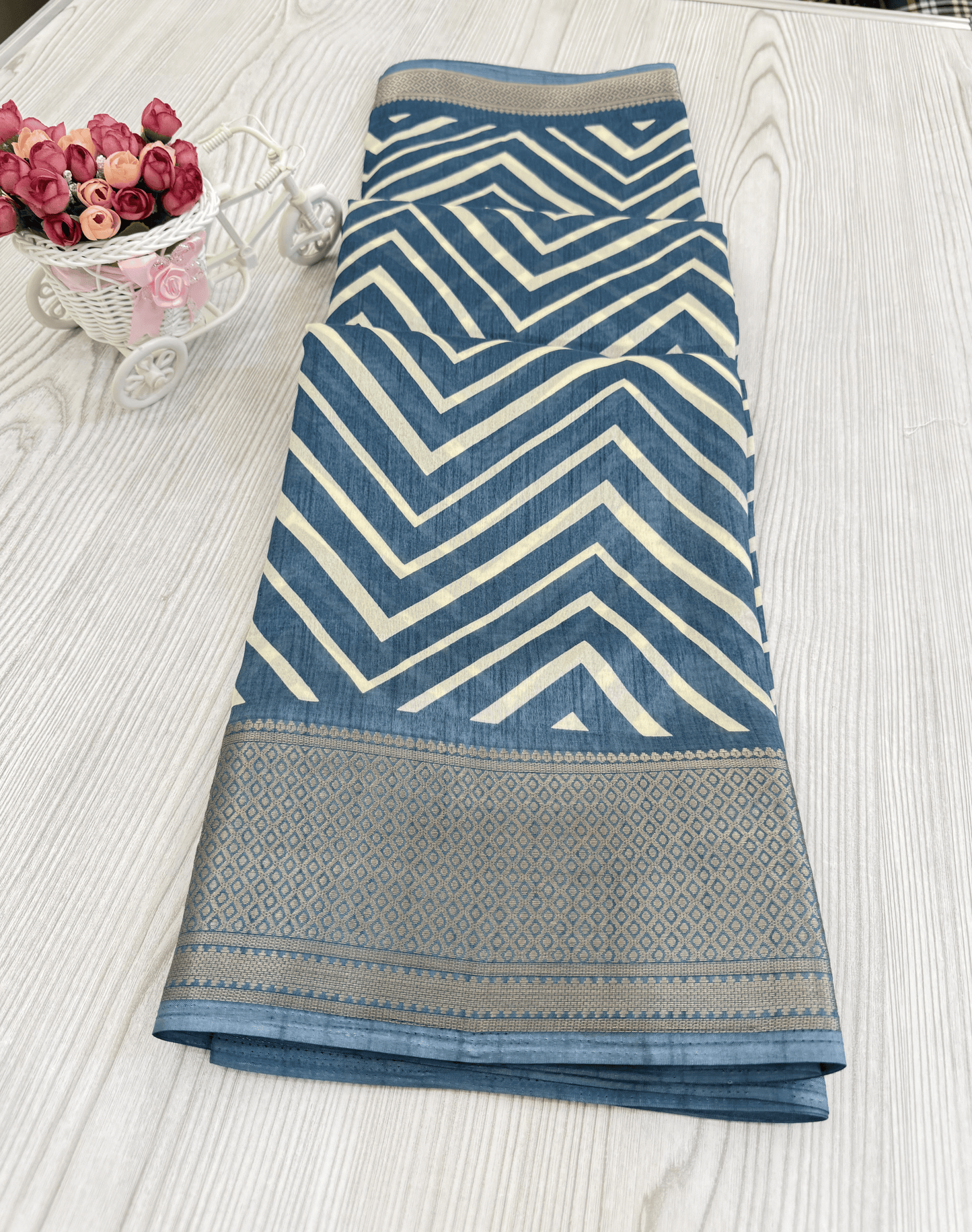 Light Blue Graceful Pure Soft Silk Handloom Saree with Contemporary Geometric Patterns and Matching Blouse