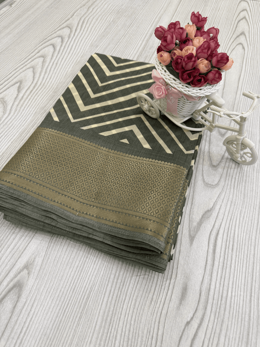 Light  bottle green Graceful Pure Soft Silk Handloom Saree with Contemporary Geometric Patterns and Matching Blouse