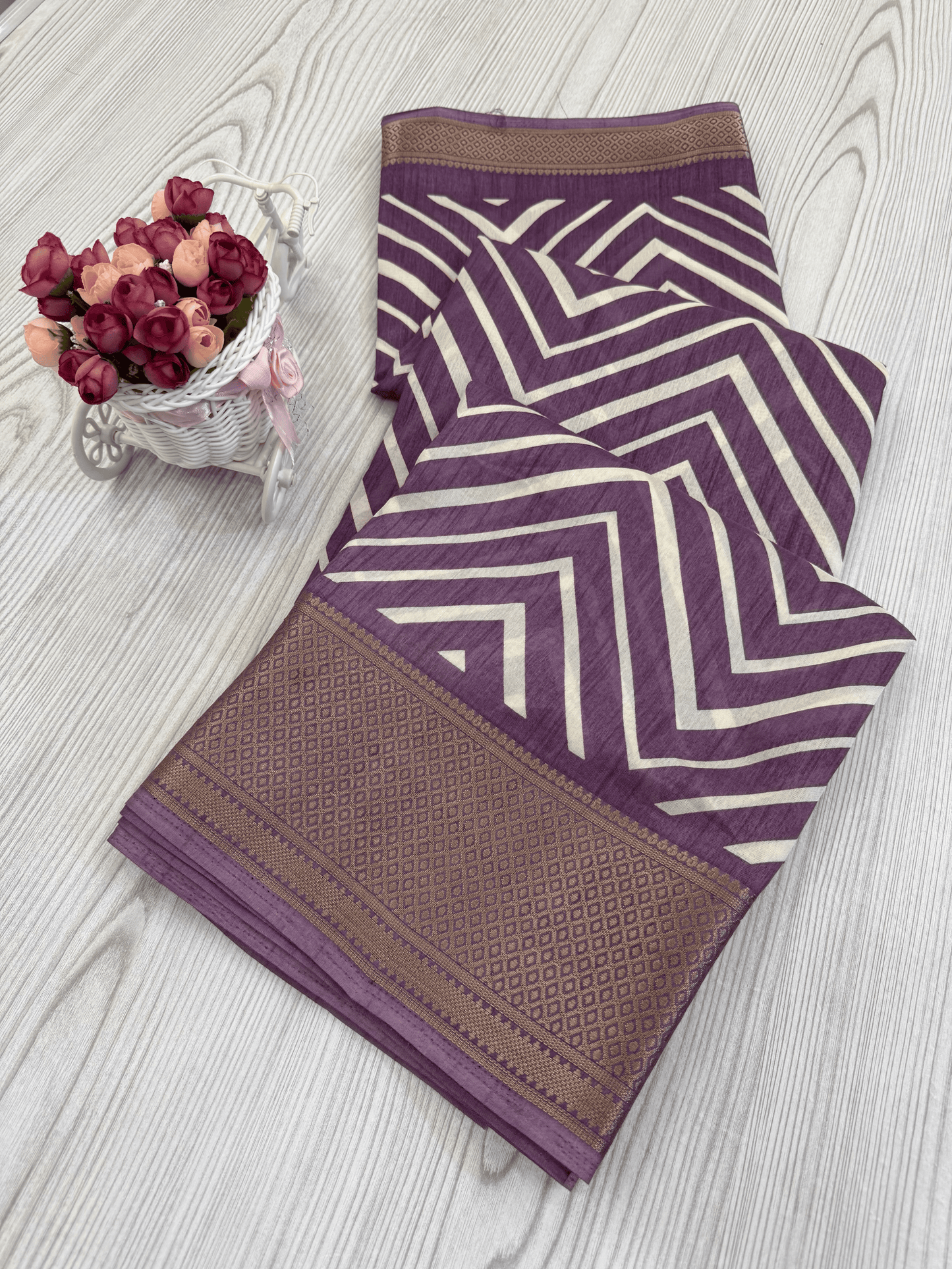 Lavendar Graceful Pure Soft Silk Handloom Saree with Contemporary Geometric Patterns and Matching Blouse