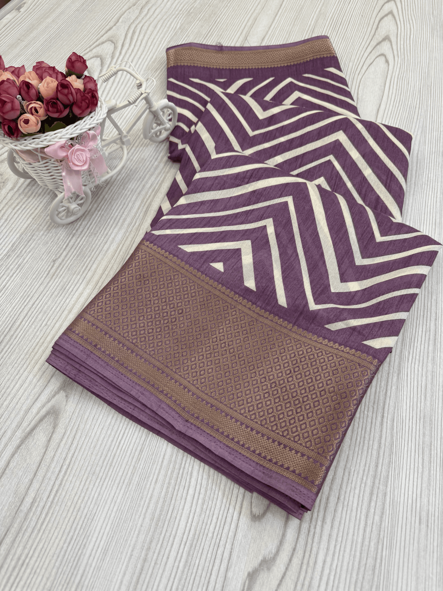 Lavendar Graceful Pure Soft Silk Handloom Saree with Contemporary Geometric Patterns and Matching Blouse