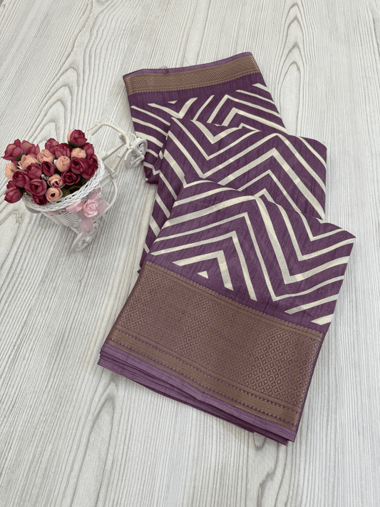 Lavendar Graceful Pure Soft Silk Handloom Saree with Contemporary Geometric Patterns and Matching Blouse