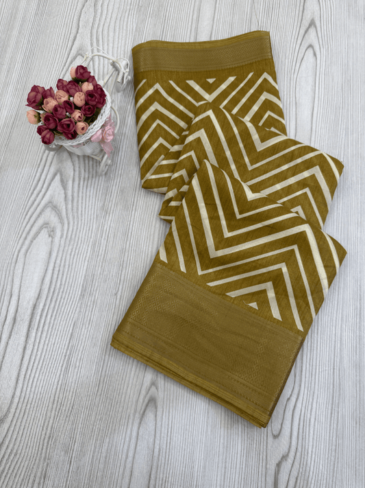 Yellow Graceful Pure Soft Silk Handloom Saree with Contemporary Geometric Patterns and Matching Blouse