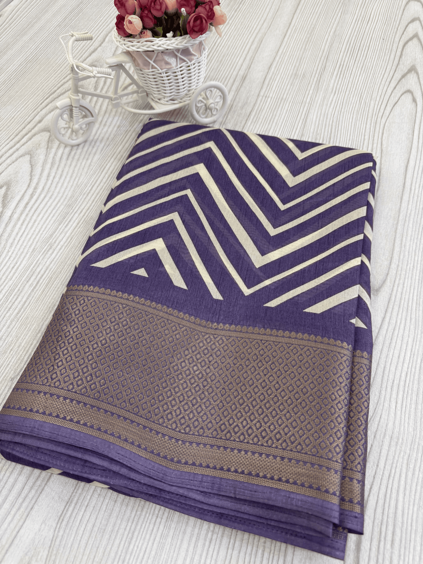 Purple Graceful Pure Soft Silk Handloom Saree with Contemporary Geometric Patterns and Matching Blouse