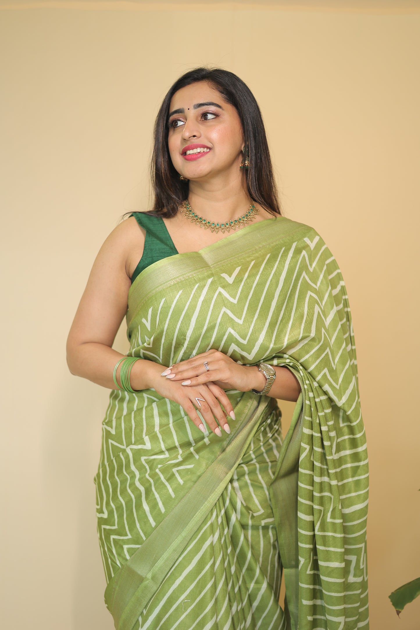 Light green Graceful Pure Soft Silk Handloom Saree with Contemporary Geometric Patterns and Matching Blouse
