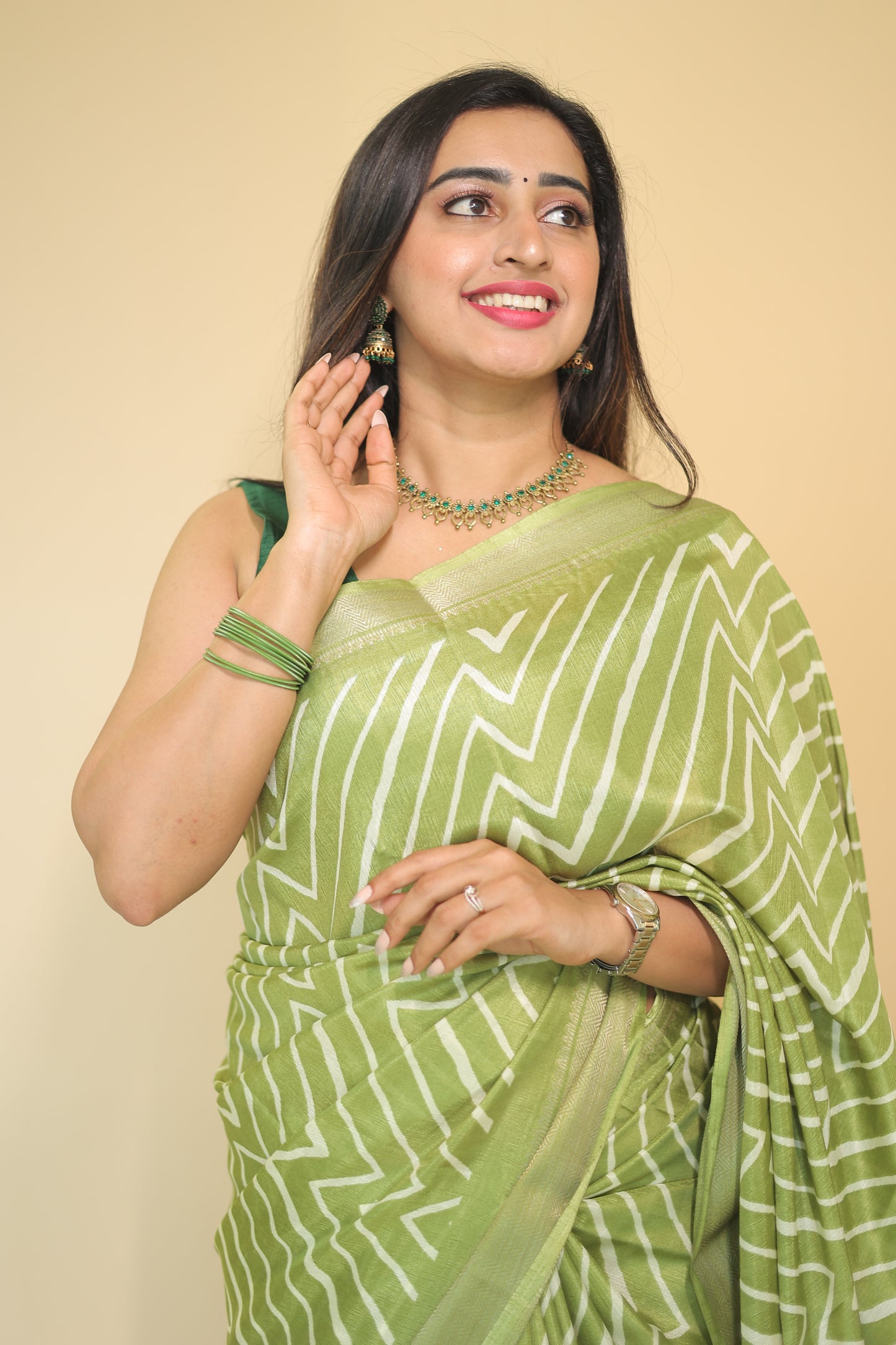 Light green Graceful Pure Soft Silk Handloom Saree with Contemporary Geometric Patterns and Matching Blouse