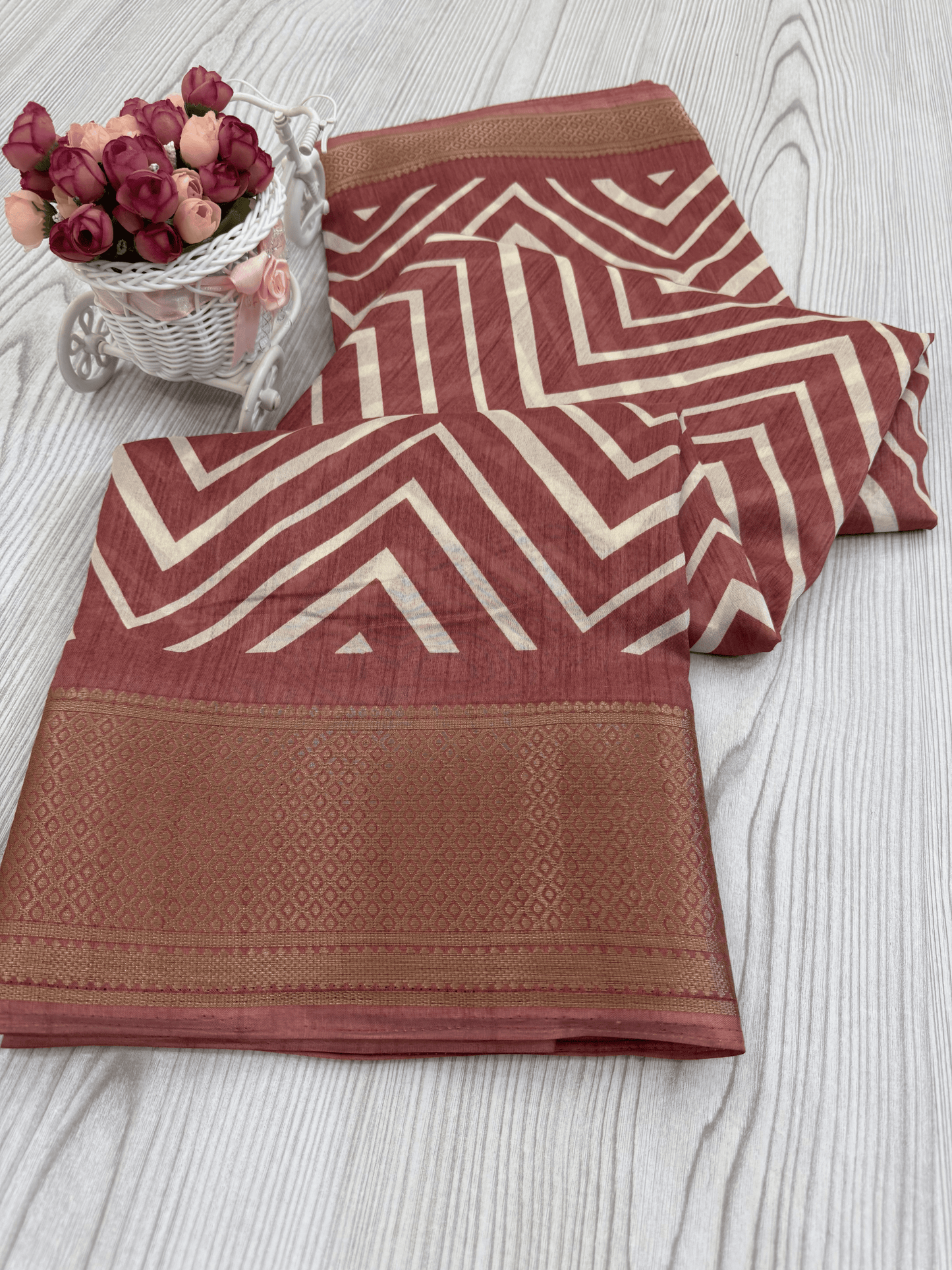 Lavendar Graceful Pure Soft Silk Handloom Saree with Contemporary Geometric Patterns and Matching Blouse