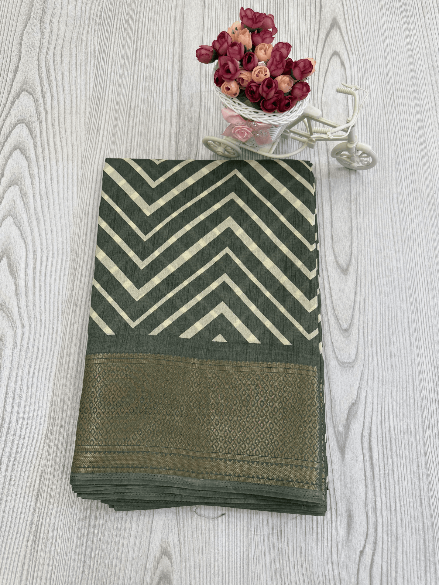 Light  bottle green Graceful Pure Soft Silk Handloom Saree with Contemporary Geometric Patterns and Matching Blouse