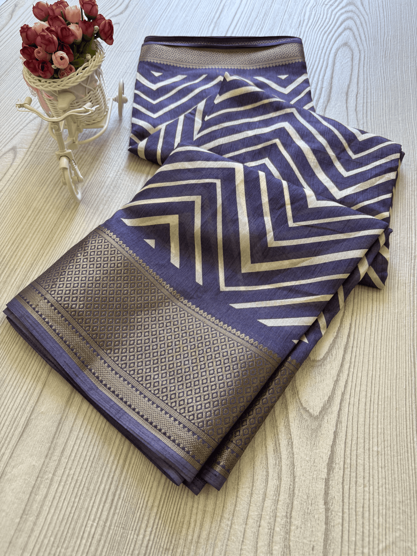 Purple Graceful Pure Soft Silk Handloom Saree with Contemporary Geometric Patterns and Matching Blouse