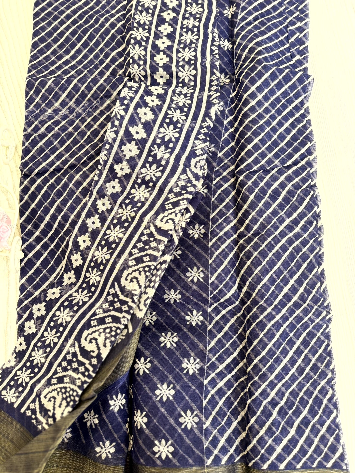 Elegant Navy Blue Cotton Saree with Intricate Paisley and Floral Patterns